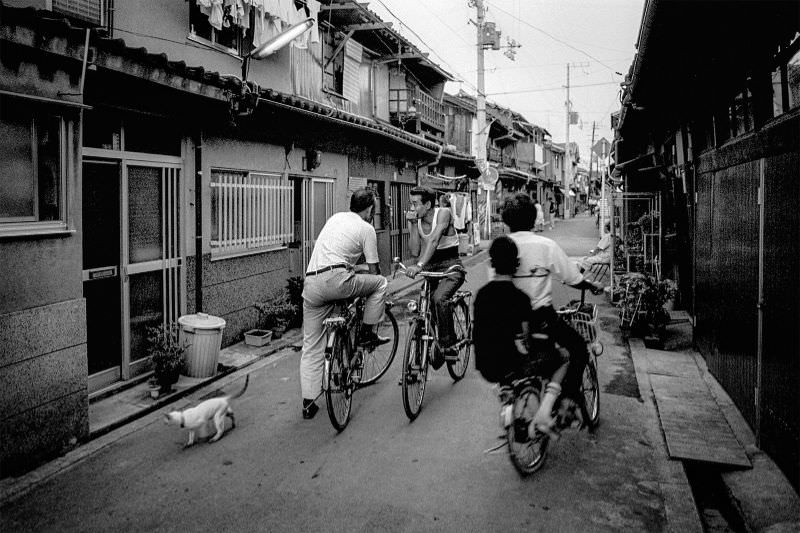 Fascinating Vintage Photos Reflect Life in 1970s Osaka