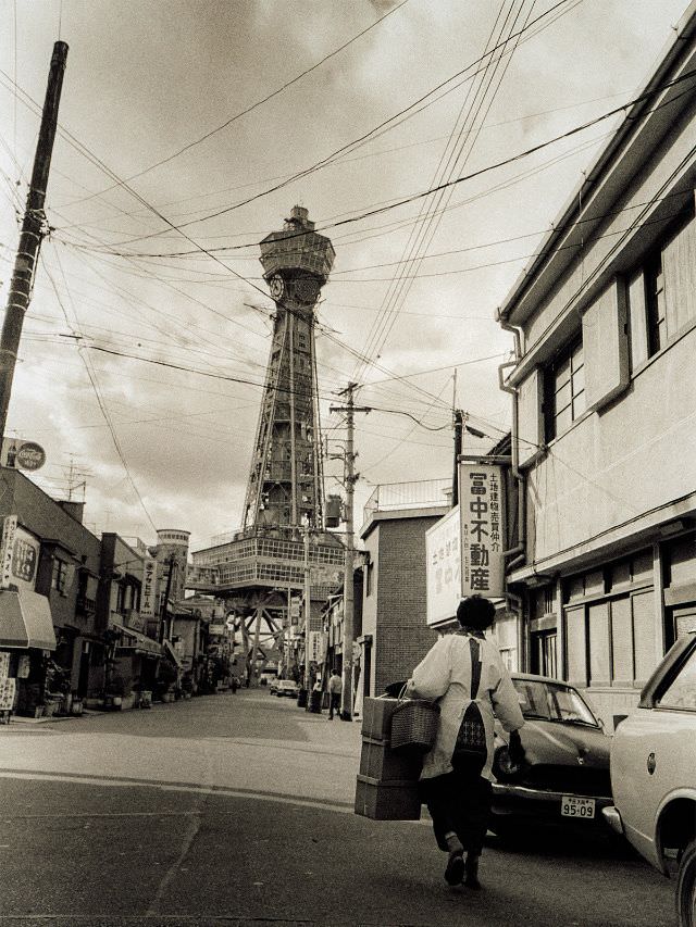 Fascinating Vintage Photos Reflect Life in 1970s Osaka