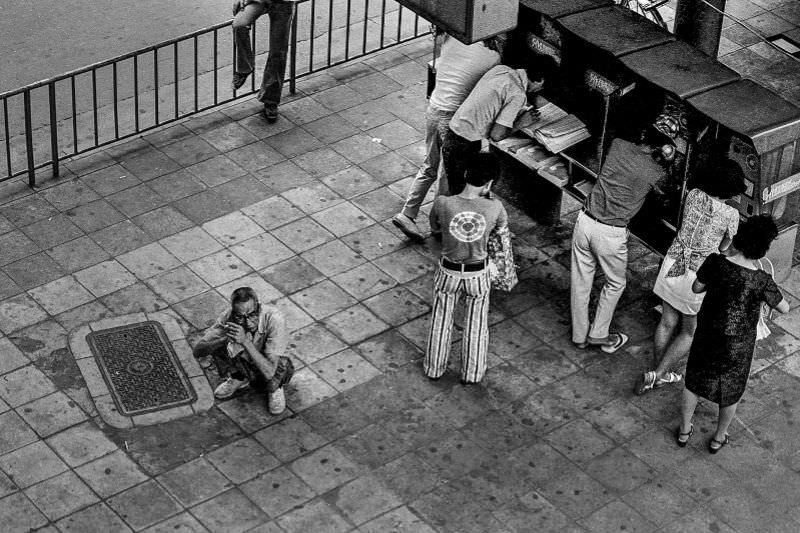 Fascinating Vintage Photos Reflect Life in 1970s Osaka