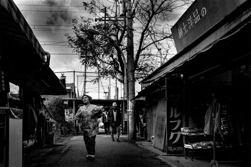 Fascinating Vintage Photos Reflect Life in 1970s Osaka