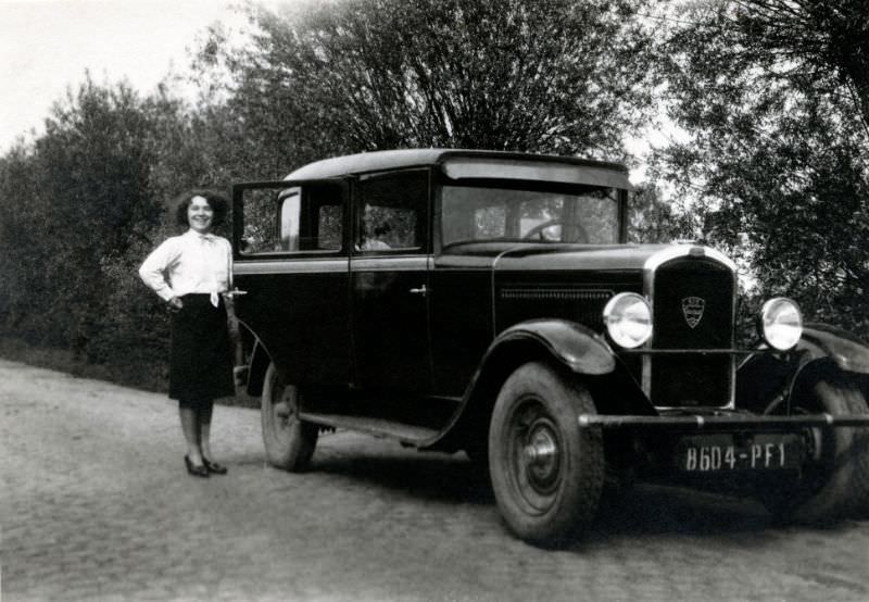 Peugeot 12 CV Six, cobbled road, Rhône, France 1930
