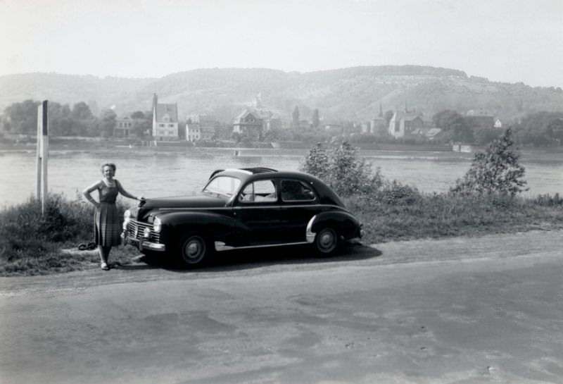 Peugeot 203, bank of a river, Paris, France 1952