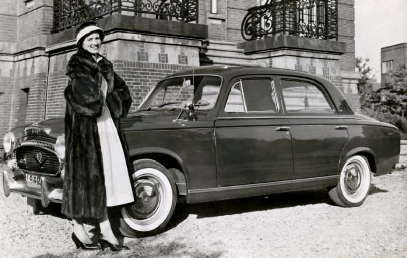 Peugeot 403, in front of a brick-built mansion 1956