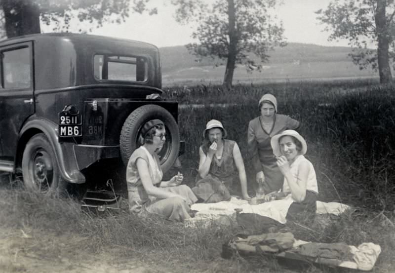 Peugeot 201, countryside, Nord, France, July 10, 1932