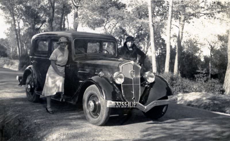 Peugeot 301, country road, Aisne, France, November 1933