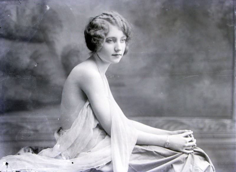 Timeless Beauty: Vintage Portraits of Pittsburgh Ladies from the Early 20th Century