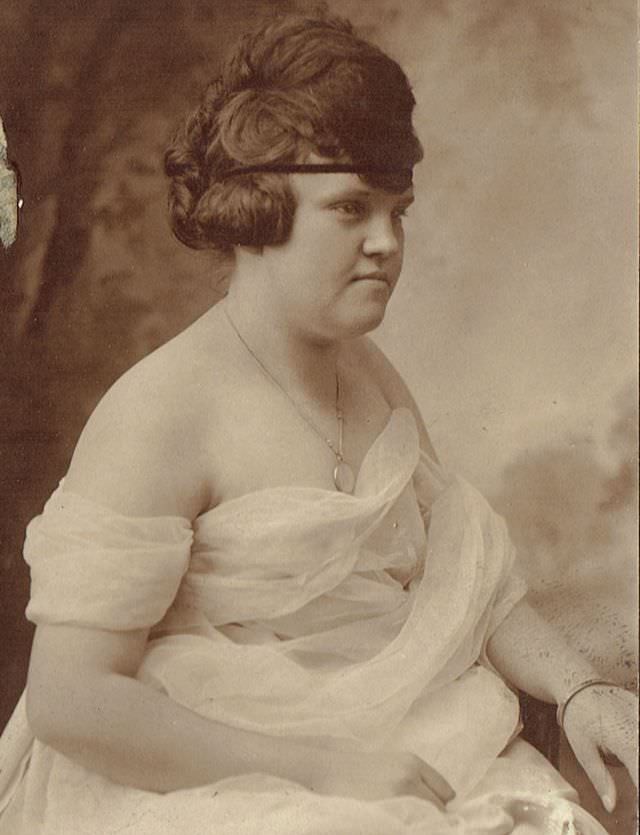 Timeless Beauty: Vintage Portraits of Pittsburgh Ladies from the Early 20th Century