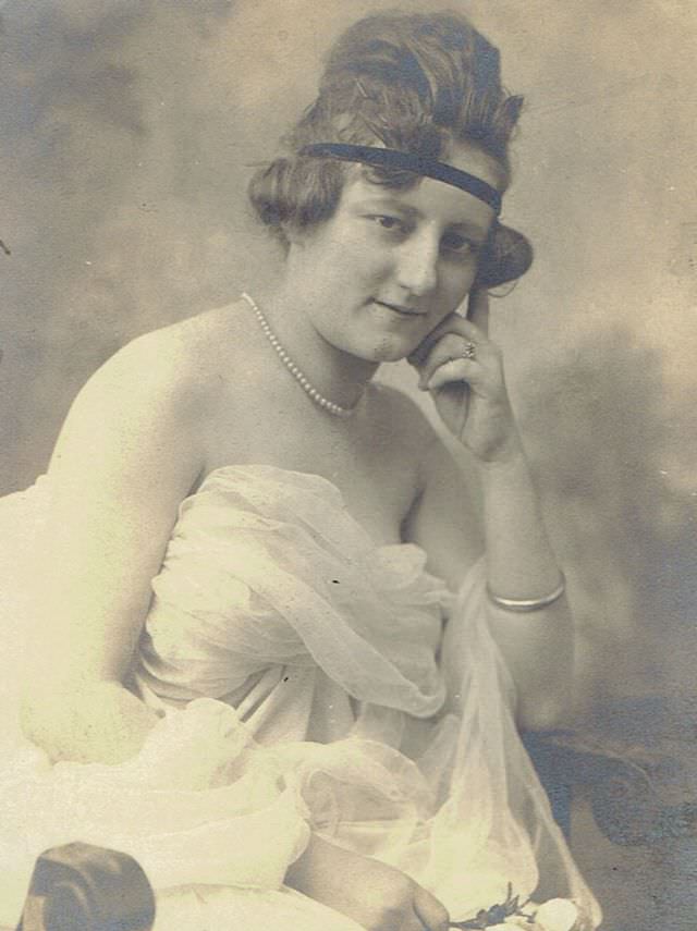 Timeless Beauty: Vintage Portraits of Pittsburgh Ladies from the Early 20th Century