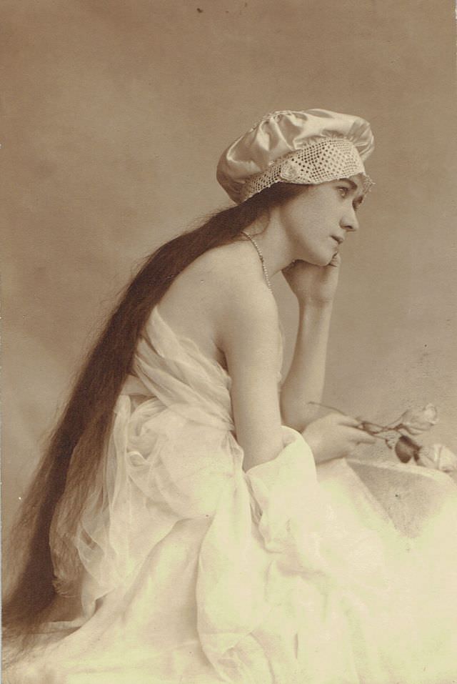 Timeless Beauty: Vintage Portraits of Pittsburgh Ladies from the Early 20th Century