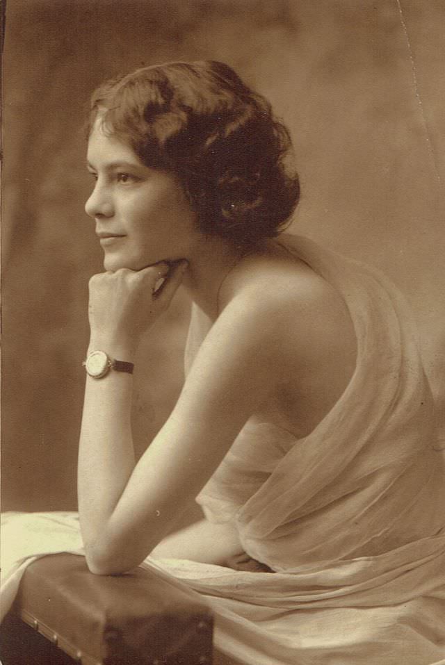 Timeless Beauty: Vintage Portraits of Pittsburgh Ladies from the Early 20th Century