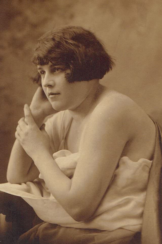 Timeless Beauty: Vintage Portraits of Pittsburgh Ladies from the Early 20th Century