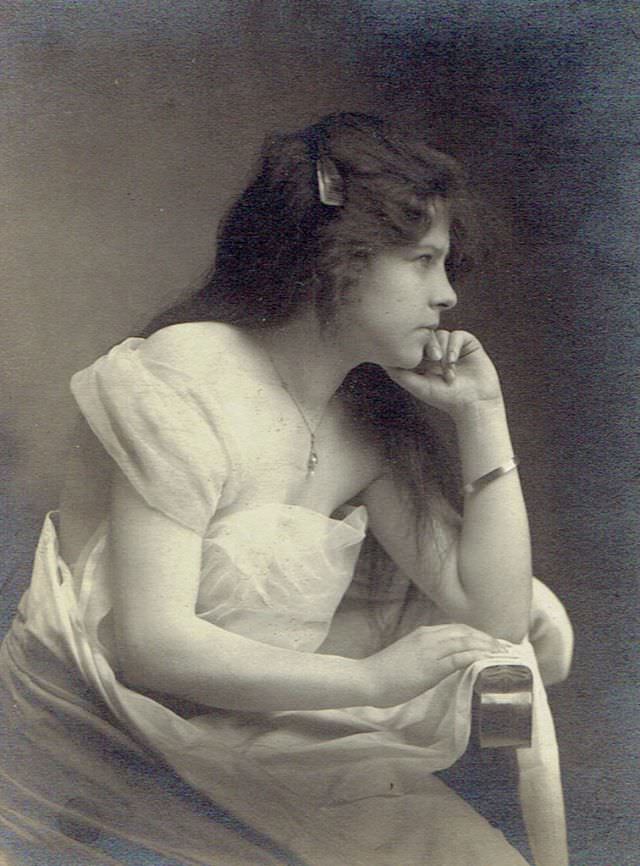 Timeless Beauty: Vintage Portraits of Pittsburgh Ladies from the Early 20th Century