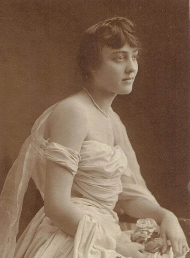 Timeless Beauty: Vintage Portraits of Pittsburgh Ladies from the Early 20th Century