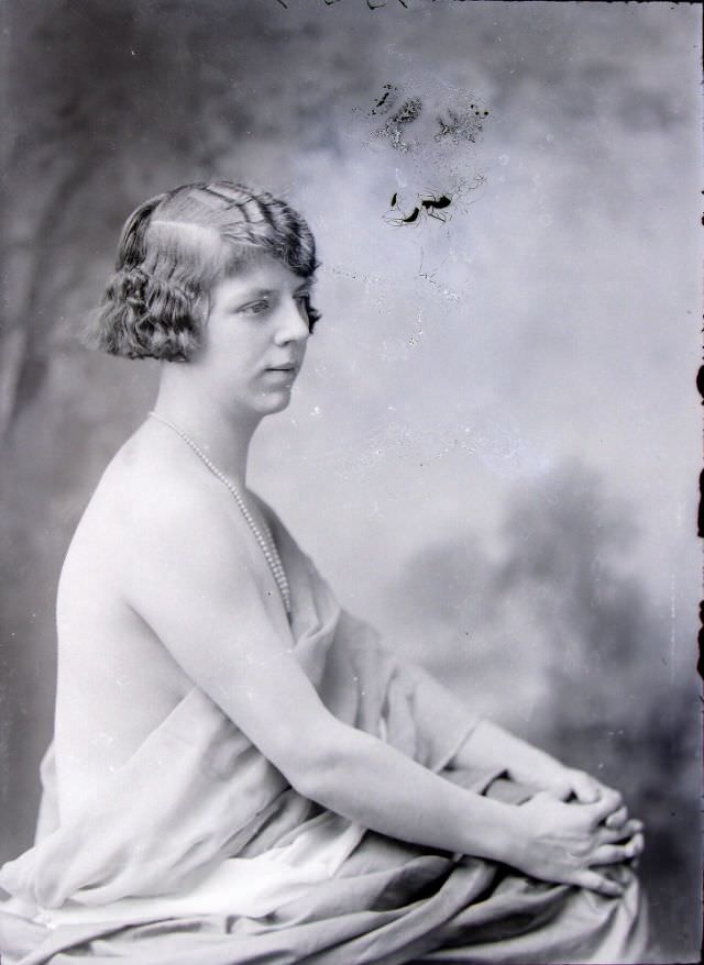 Timeless Beauty: Vintage Portraits of Pittsburgh Ladies from the Early 20th Century