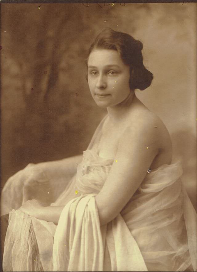 Timeless Beauty: Vintage Portraits of Pittsburgh Ladies from the Early 20th Century