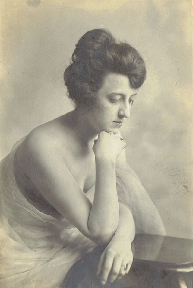 Timeless Beauty: Vintage Portraits of Pittsburgh Ladies from the Early 20th Century