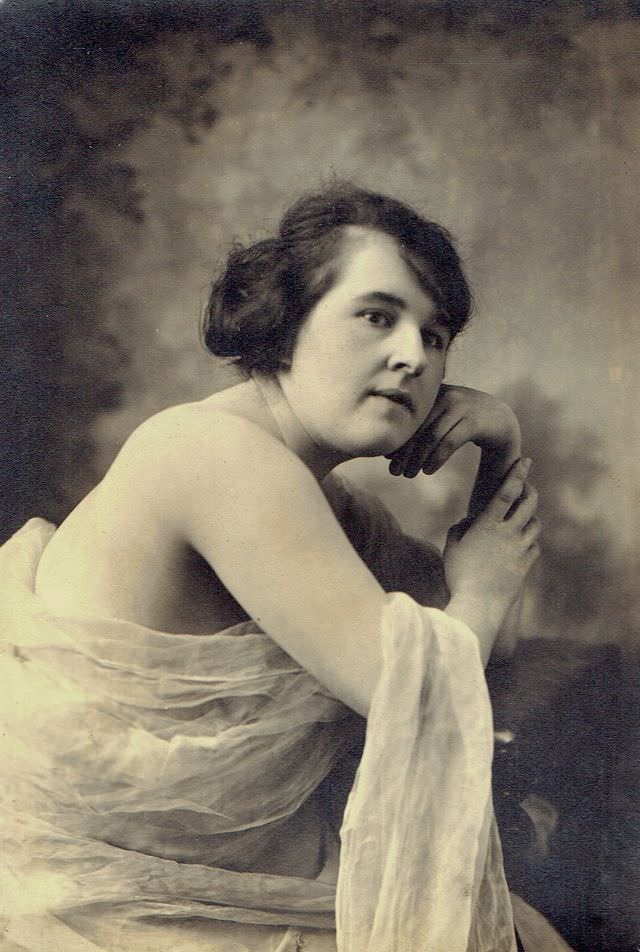 Timeless Beauty: Vintage Portraits of Pittsburgh Ladies from the Early 20th Century