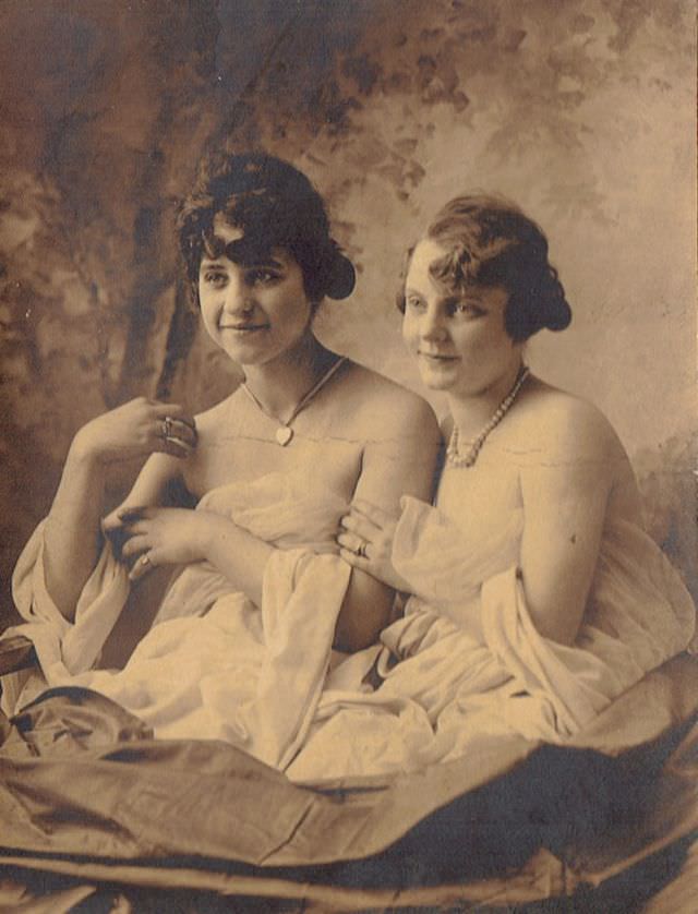 Timeless Beauty: Vintage Portraits of Pittsburgh Ladies from the Early 20th Century