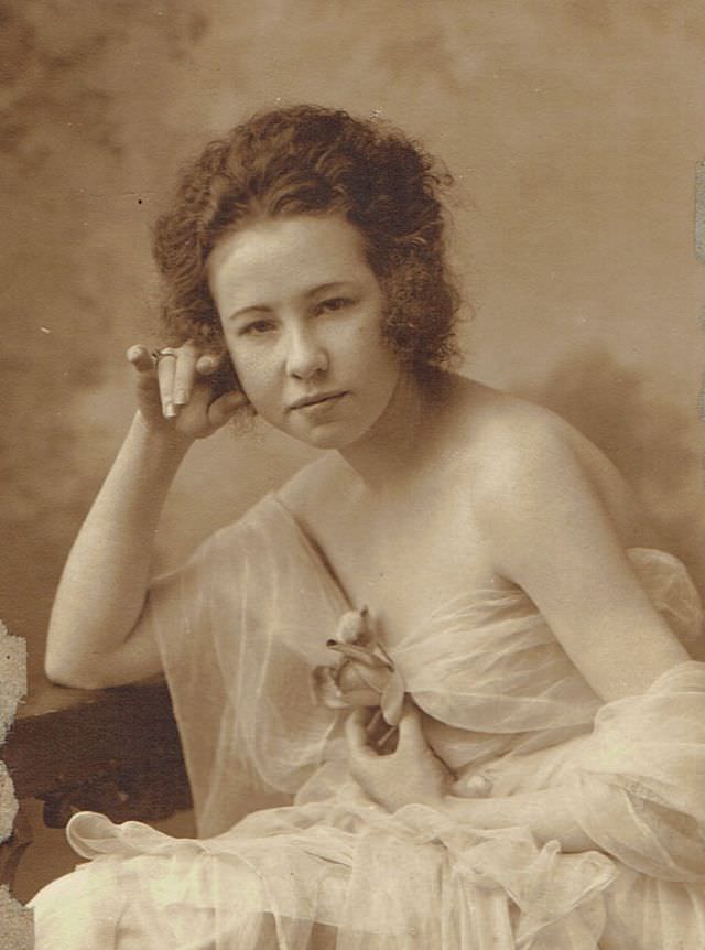 Timeless Beauty: Vintage Portraits of Pittsburgh Ladies from the Early 20th Century