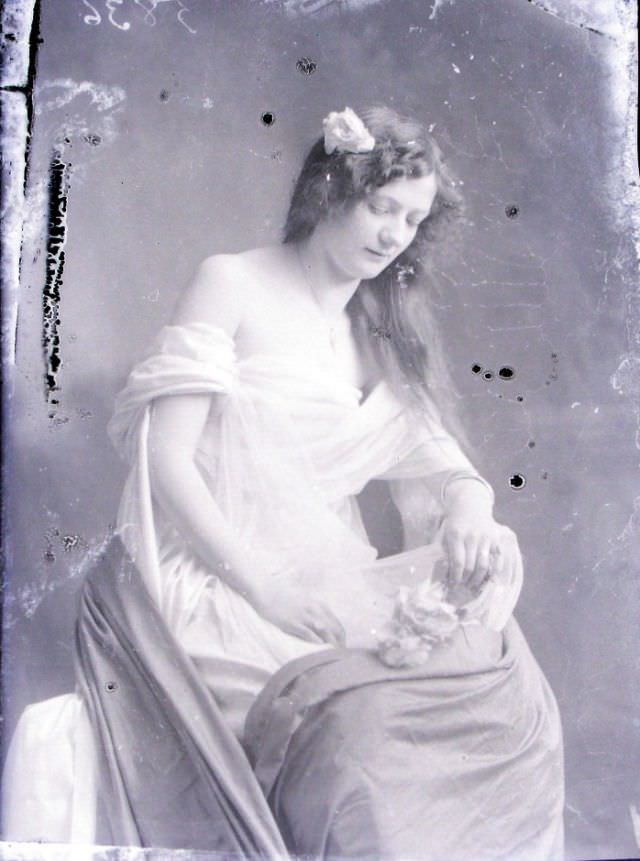 Timeless Beauty: Vintage Portraits of Pittsburgh Ladies from the Early 20th Century