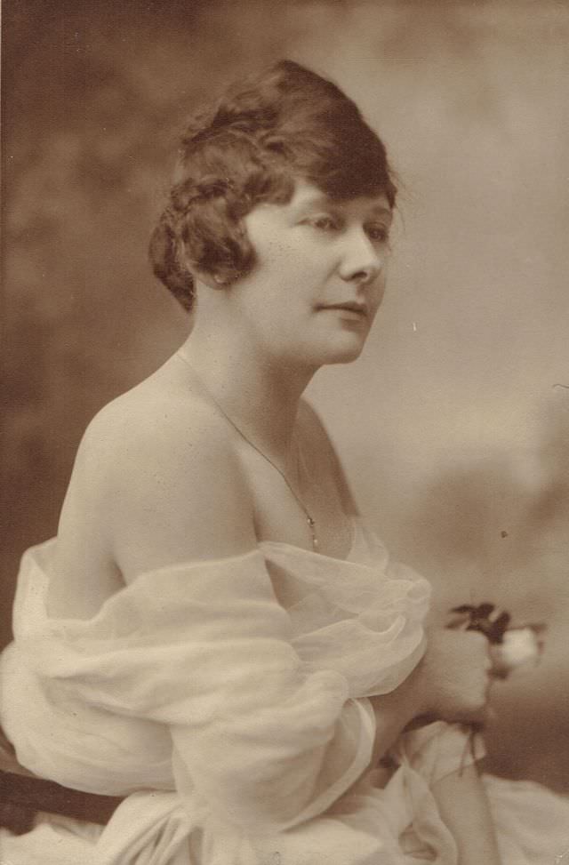 Timeless Beauty: Vintage Portraits of Pittsburgh Ladies from the Early 20th Century