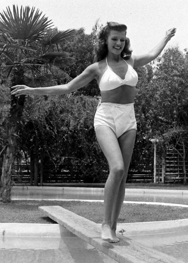 Rita Hayworth's Intimate 1945 Photo Shoot at Home in Beverly Hills