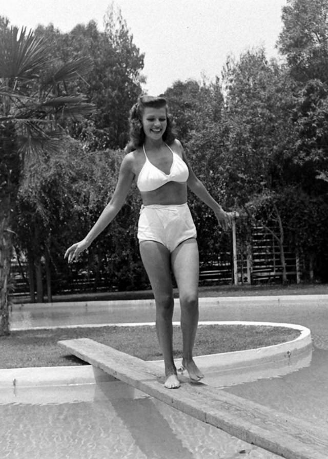 Rita Hayworth's Intimate 1945 Photo Shoot at Home in Beverly Hills