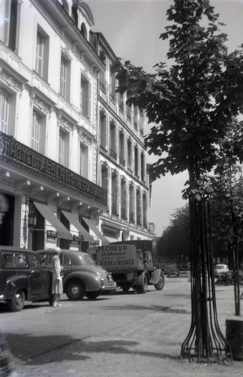 1957: Albert Hotel & Restaurant, Rouen, France, with Beer Delivery