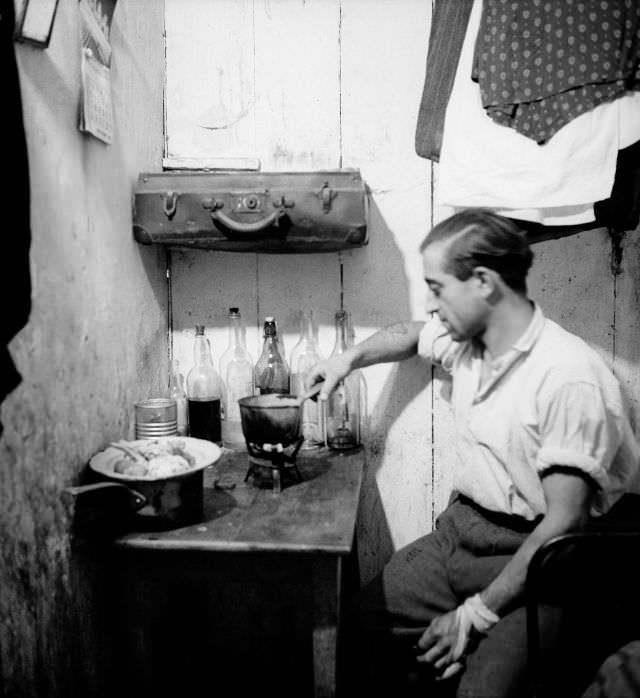 Accommodation at 3, rue Marin-le-Pigny, Rouen, 1951