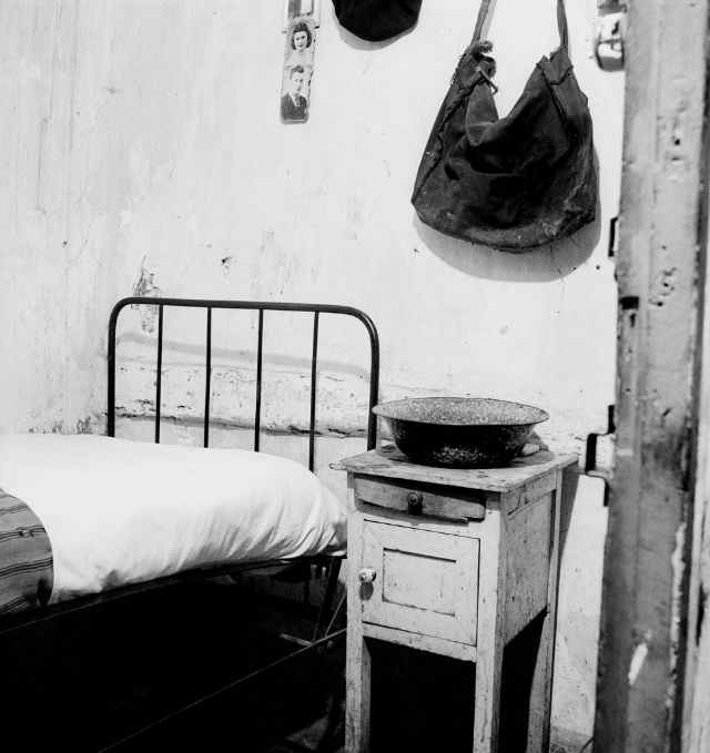 Accommodation at 3, rue Marin-le-Pigny, Rouen, 1951