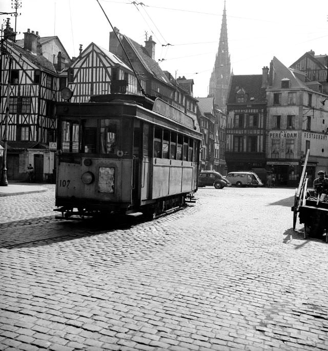 Place du Lieutenant-Aubert tramway, Rouen, September 1951