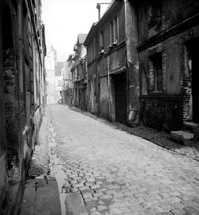 Rue de la Cigogne-du-Mont, Rouen, September 1951
