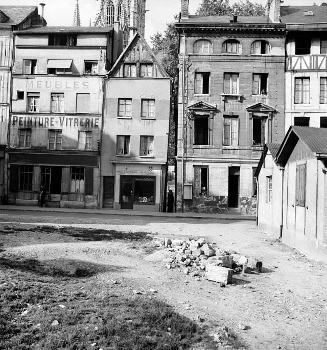 Rue Eau-de-Robec, Rouen, September 1951