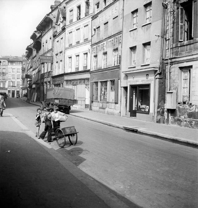 Rue Eau-de-Robec, Rouen, September 1951