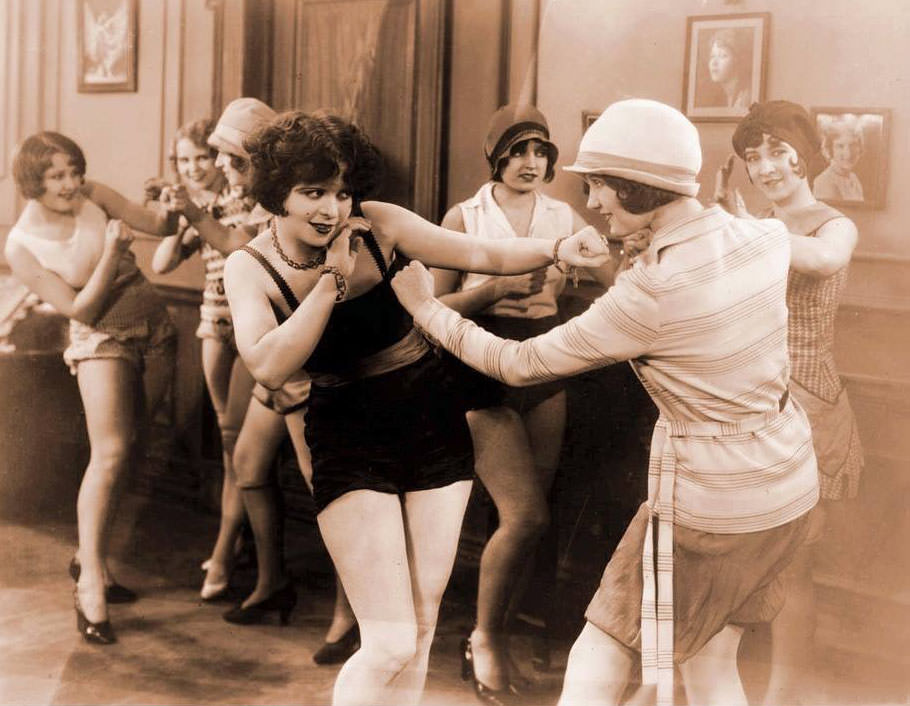 Clara Bow and Doris Hill in Rough House Rosie (1927)