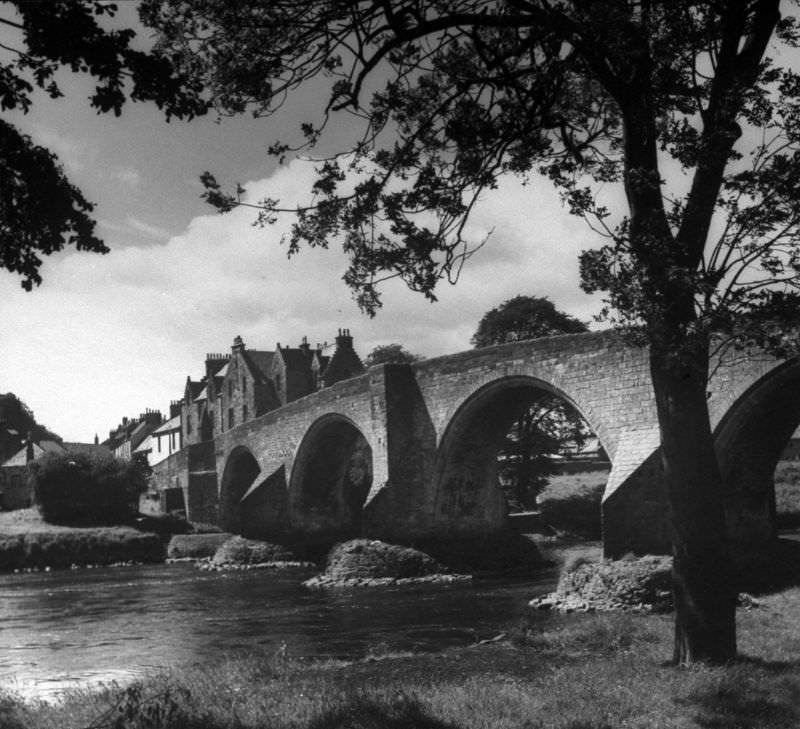 The key to the Highlands was once this old bridge over the Forth Stirling. For centuries it was the only escape route for clansmen fleeing north.