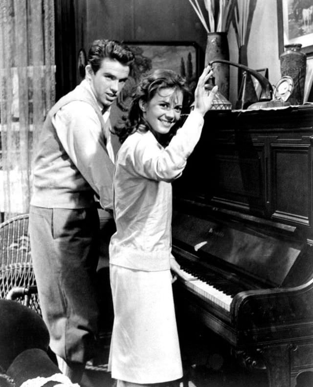 Natalie Wood and Warren Beatty during the Filming of 'Splendor in the Grass' (1961)