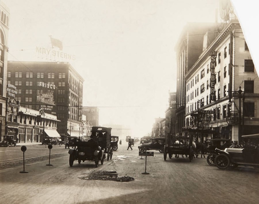 12th Street looking south from Locust Street in 1920. The marquee for the Shubert Jefferson Theatre at 321 12th and the Burroughs Bookkeepers Machines building can be seen.