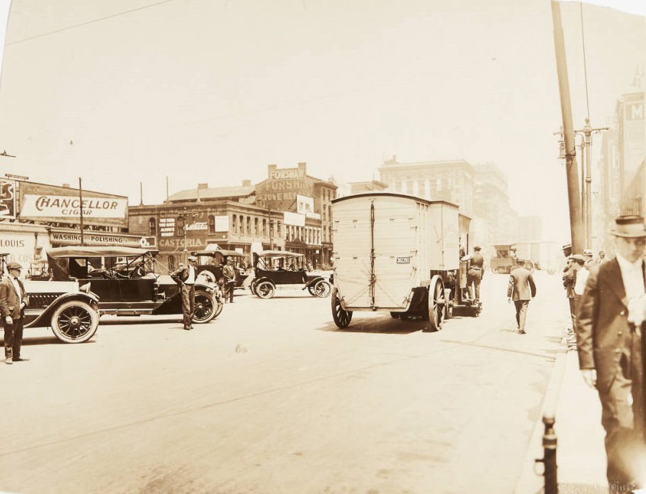 Street-level view of 12th Street at Market in 1920