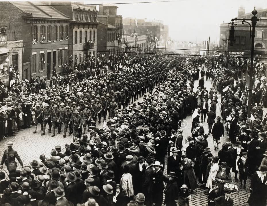128th Field Artillery homecoming parade in St. Louis in 1920s