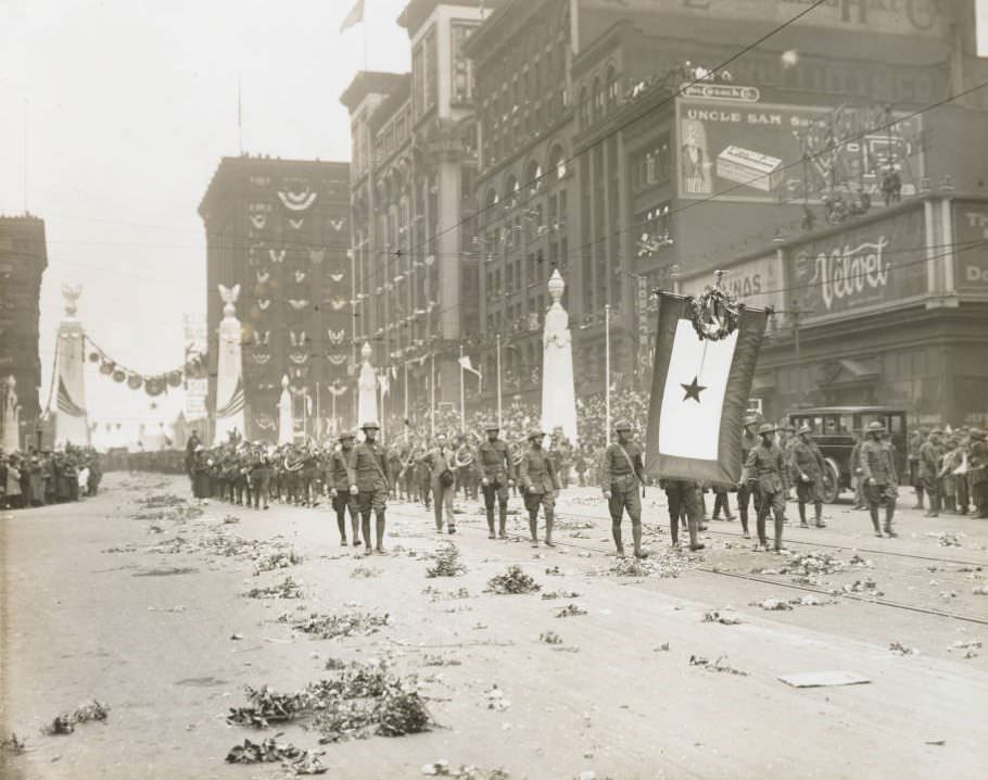 128th Field Artillery homecoming parade in St. Louis in 1920s