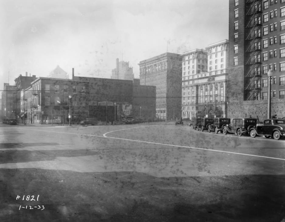 View towards the northwest from S. 6th St. & Walnut St., with the Buder Building and American Hotel & Theater visible, 1925