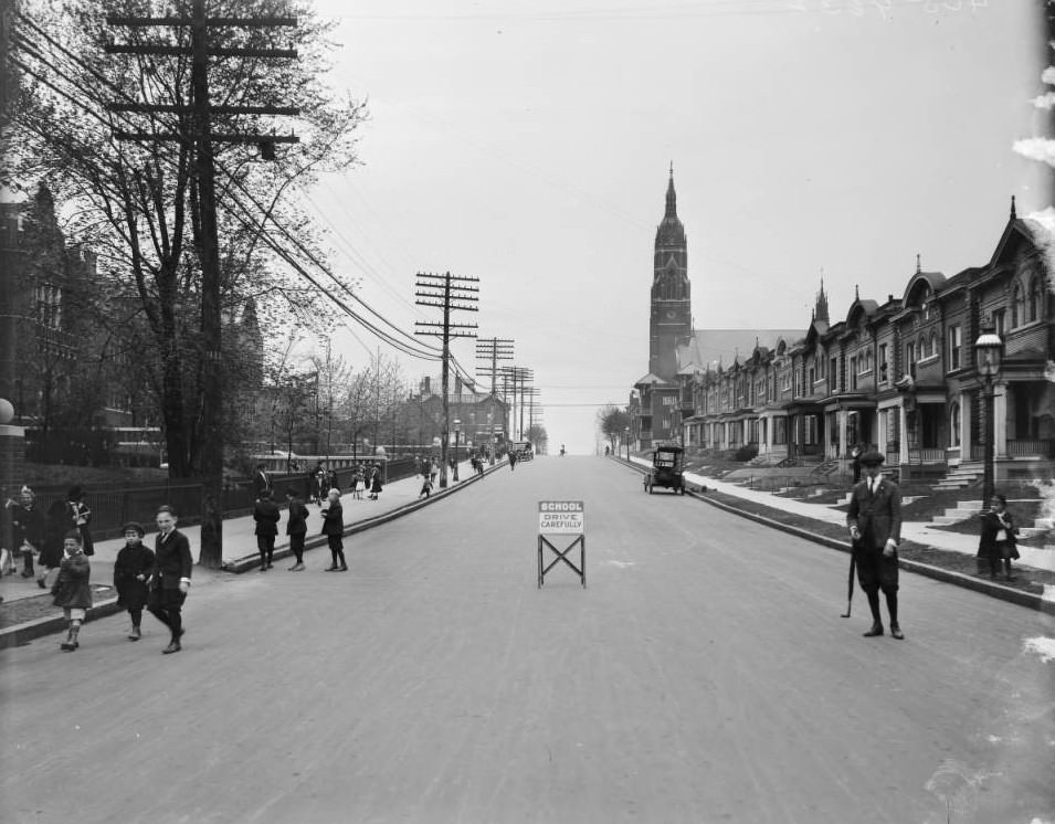 View of children walking towards Hempstead School from the center of Minerva at Laurel, 1925