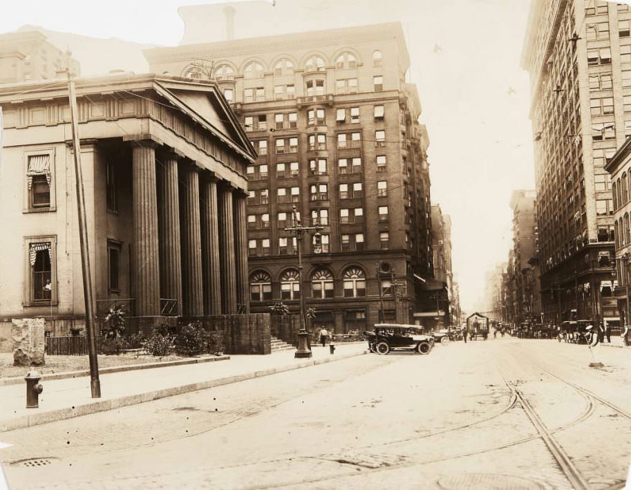 Fourth Street looking north from Market near the Old Courthouse, 1920