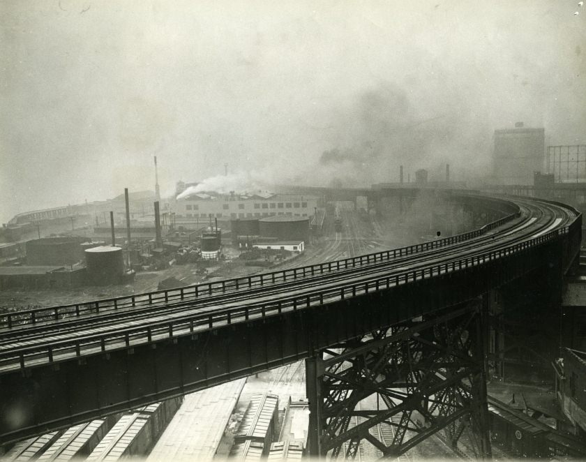 South approach to the Municipal Bridge, also known as the MacArthur Bridge, 1920s