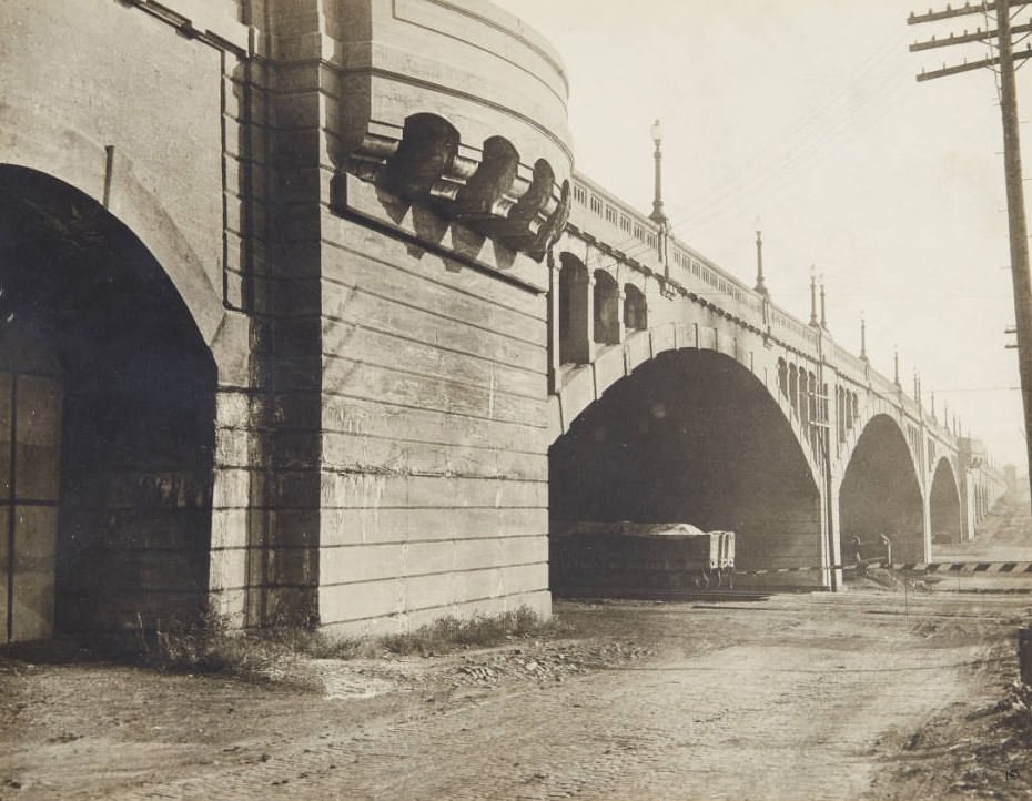 Kingshighway Viaduct, a 1910 bridge that was ultimately demolished in 1992.