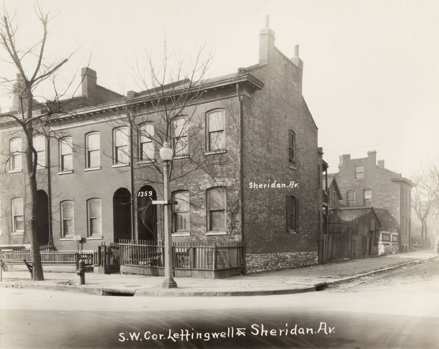 Row house on the intersection of Leffingwell and Sheridan avenues in 1920.