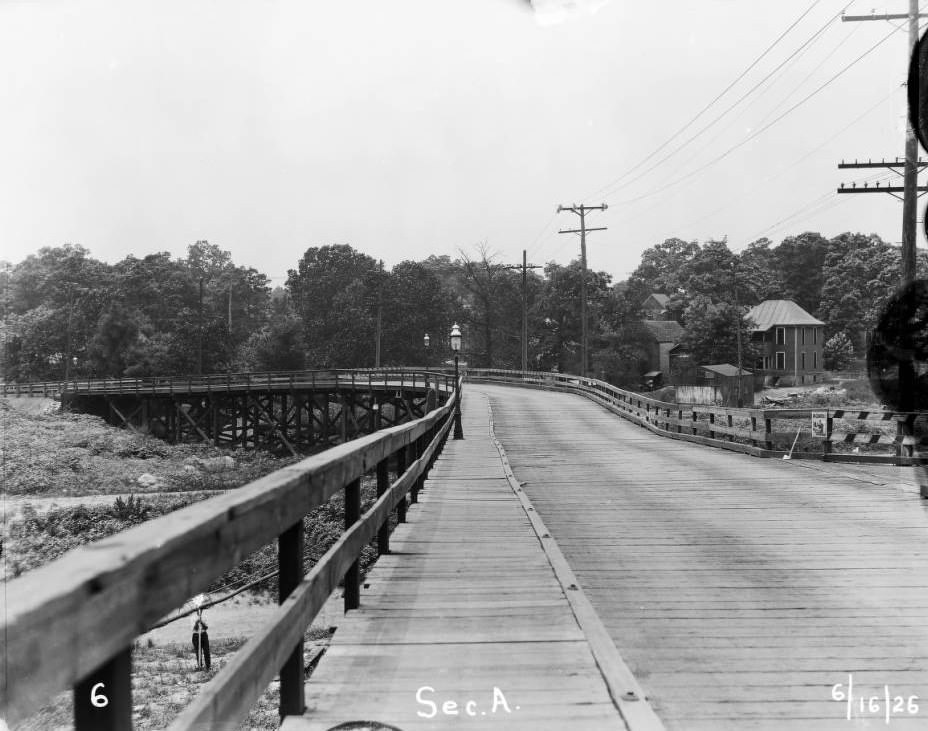 Residents utilizing the Municipal Bridge, now known as the MacArthur Bridge, either by foot or automobile, 1929