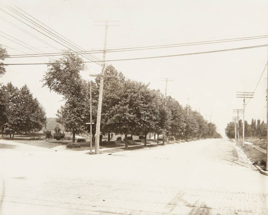 Northeast corner of Russell and Grand boulevards in 1920. Compton Hill Reservoir Park is visible on the north side of Russell.