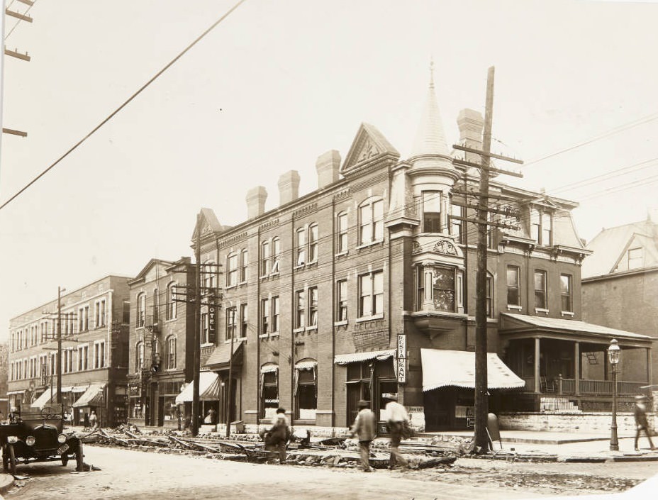 Building on the northeast corner of Vandeventer Ave. and Washington Blvd in 1920. Morris Klamon operated a restaurant at 607 N. Vandeventer, and the Hotel Linmar was located at 534 N. Vandeventer.